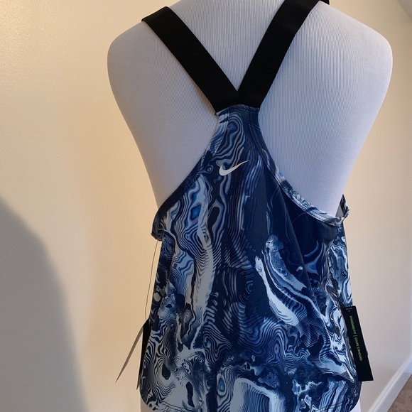Nike tank size small - Picture 3 of 6